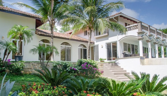 Best value 4b/3.5bt house in Guacalito resort w/private pool in Tola