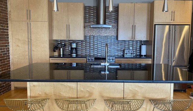 Boston Harbor views. Modern north end condo.FREE PARKING! in Boston