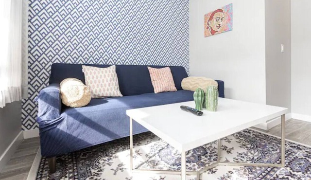 Bright ☀️ Old Town. Parking/WiFi. Cable/Walk to All in San Diego