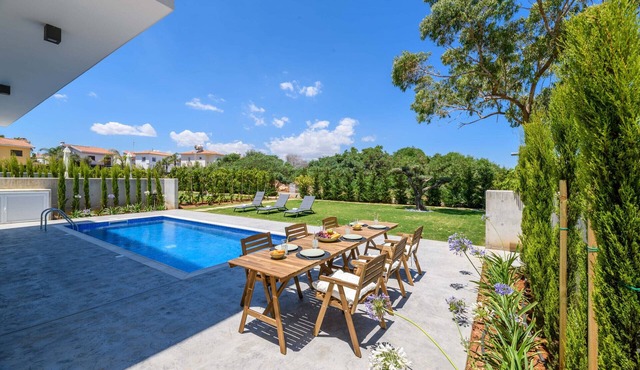 By The Beach - Sea Pearl Villa - Steps from the Beach in Protaras