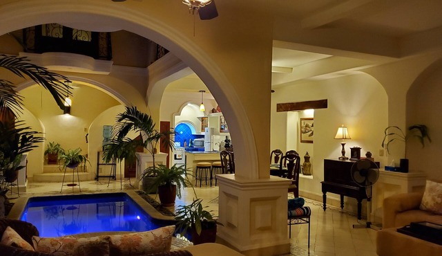 Casa Anita -Luxurious 2 Bedroom, 2.5 Bath private villa with saltwater Pool in Granada
