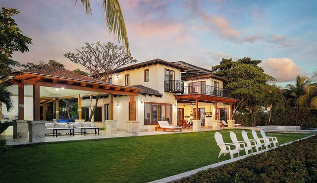 Casa Colorados - Luxury Beachfront Estate on Playa Colorados in Tola