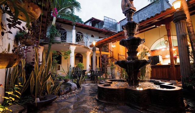 Casa Don Carlos a Gorgeous Colonial House! in Granada