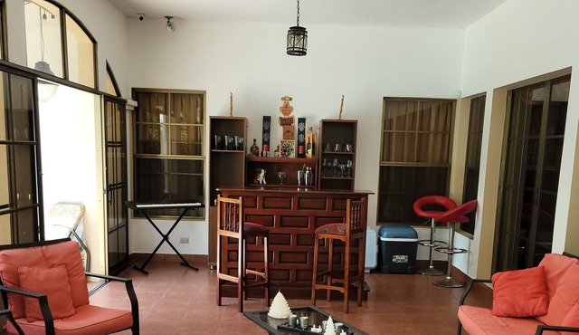Casa Entera con Alberca en las Colinas Managua, Apta Para Familias in Managua