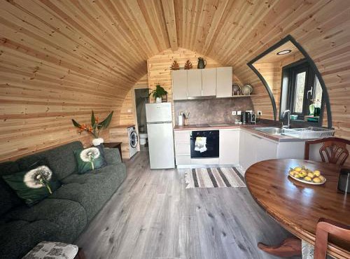 Casa Leandro glamping wooden tiny house in Lachi