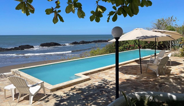 Casa Marazul - Beachfront House With Gorgeous Pool and Huge Rancho in El Tránsito