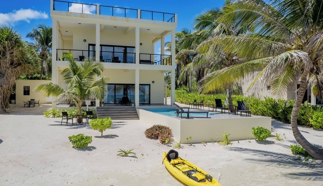 Casa Paloma: Unwind in Style with Breathtaking Caribbean Views. in San Pedro - North