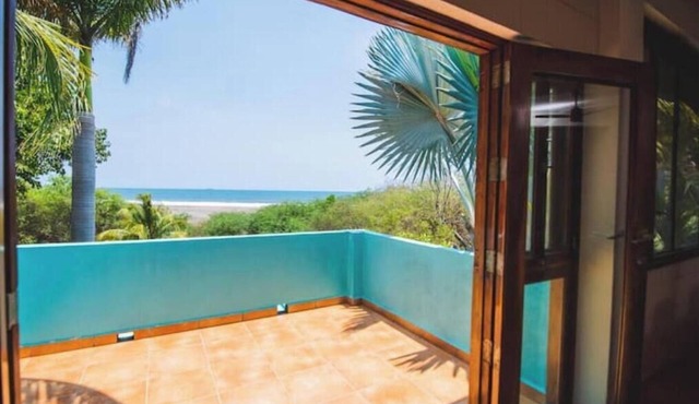 Casa Turquesa - Luxury 3-Story Beachfront Estate in Chinandega