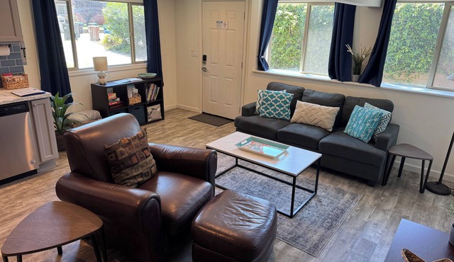Charming 2-bedroom apartment with AC, WiFi in welcoming Martinez in Martinez