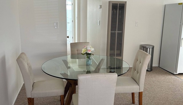 Charming 2-bedroom apartment in delightful Concord with AC in Concord