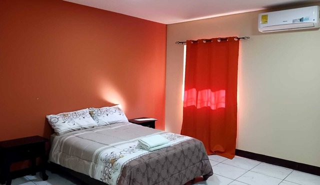 Charming 8-units hotel in lovely Managua with AC near the airport in Managua
