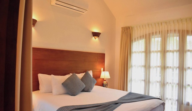 Classic King size bed Bedroom in Granada