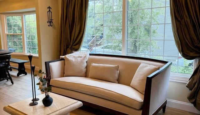 Classic Outside, Luxurious Inside – A True Surprise in Des Plaines