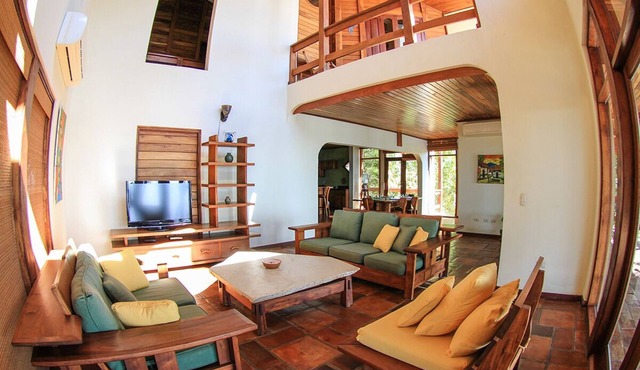 Cliffside home in spectacular Redonda Bay in Tola/Rivas