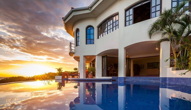Cliffside Villa Overlooking Overlooking Ocean with Private Infinity Pool in San Juan del Sur