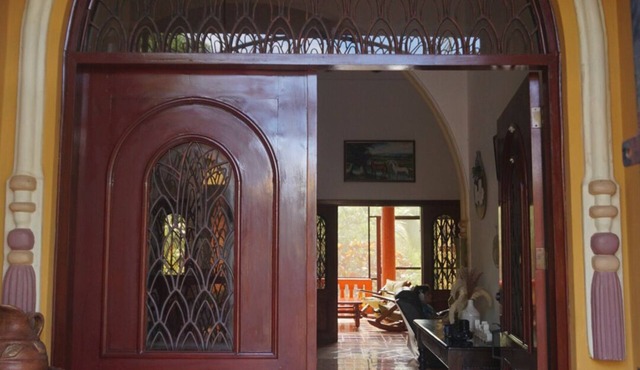 Colonial Family House in Granada