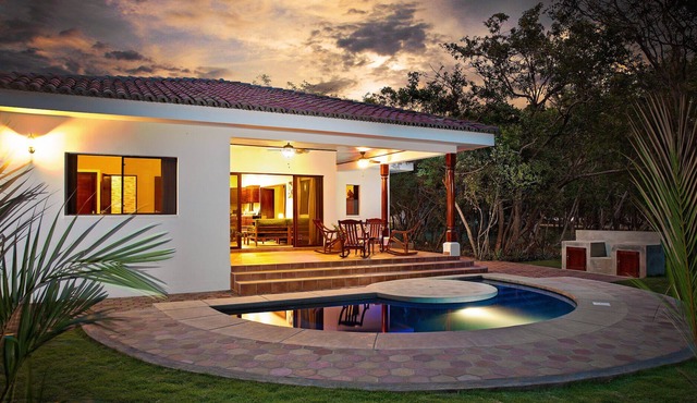 Comfortable Casita With Small Pool - Steps From Beach, Restaurant And Surf Break in Tola
