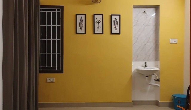 Convenient shared room in a 2bhk with all amenities at value in central Chennai. in Chennai