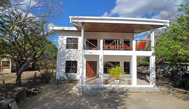 Cool and comfortable 3-bedroom house in welcoming El Tránsito with WiFi, AC in El Tránsito