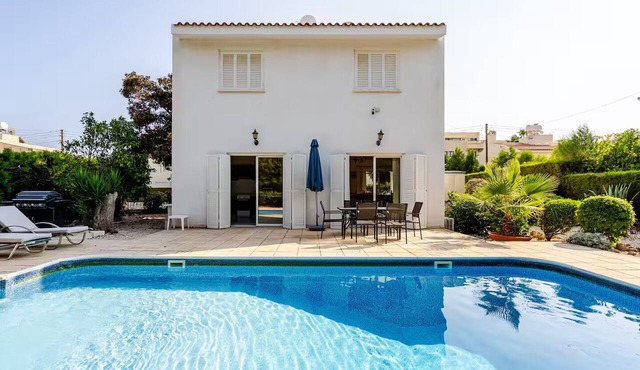 Coral Bay Amazing Villa Private Pool Garden by the Sea Sandy Beach in peyia