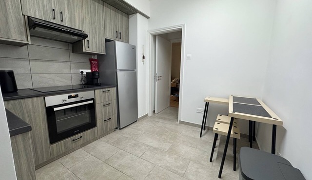 Corporate 2-Bedroom Business Apartment with Workspace – Central Nicosia