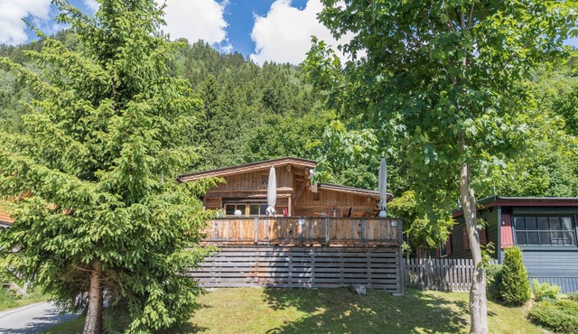 Cosy Vacation Home "Chalet Zur Auszeit" in the Zillertal Area with Mountain View in Distelberg