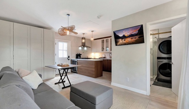 Cozy 1-bedroom studio in lovely Anaheim 9 min from Disneyland in Anaheim