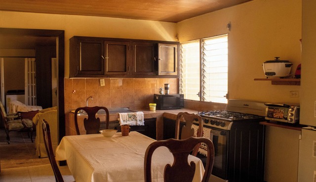 Cozy 2-bedroom house in nice Managua with refreshing AC in Managua