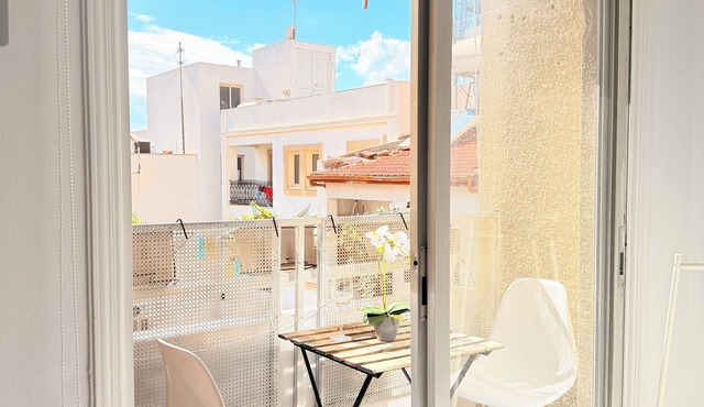 Cozy 2BR - 1Min To The Beach in Larnaka