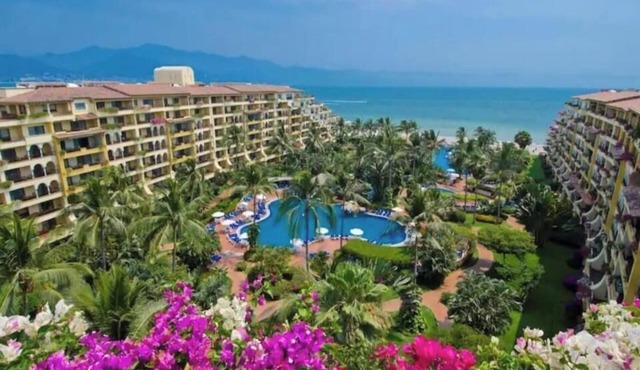 Cozy 3 bedroom Family Beach Condo in beachfront Resort in Puerto Vallarta! in Puerto Vallarta