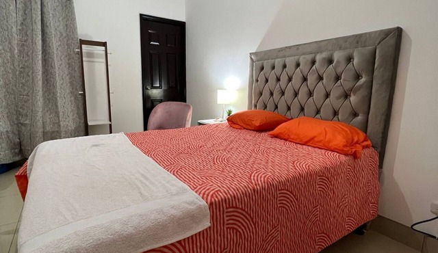 cozy lovely white new house 2 minutes to the mall and gas station in León