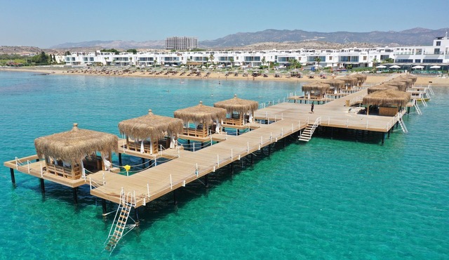 Cyprus Luxury, 400m private beach of the apartment complex, 200m from the pool in Kalecik county and the city of Bogaz