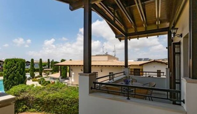 DB11 Adjacent to Aphrodite Hills – Communal Pool