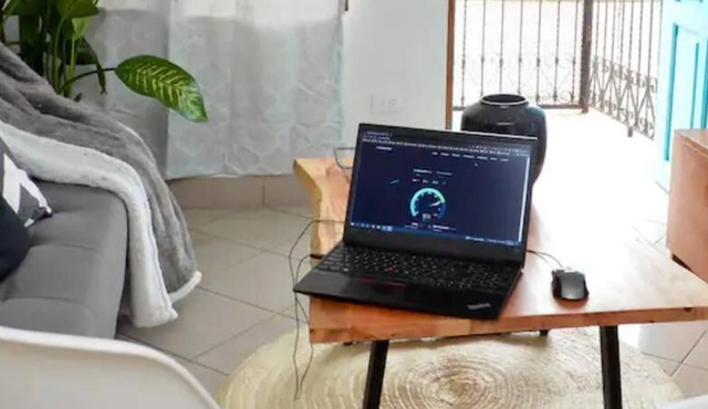 Double Queen Suite w/parking near La Calzada +Wifi in Granada
