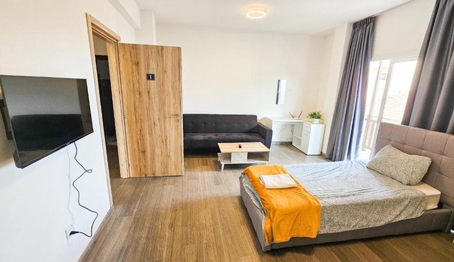 Downtown Rooms, 200m from Marina Beach