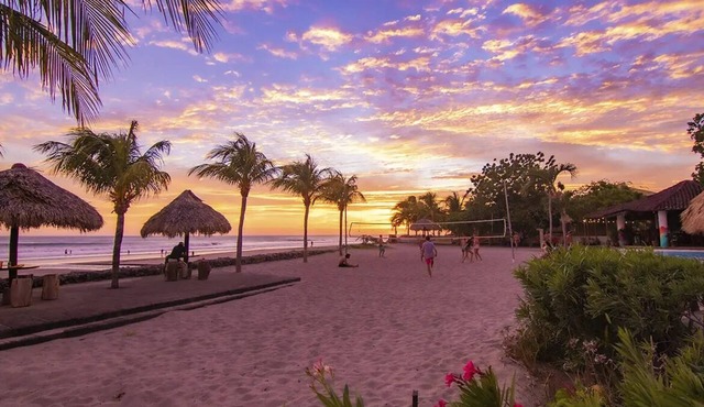 Eco Casita Azul Golf View 5 min to the beach in Hacienda Iguana in Rivas