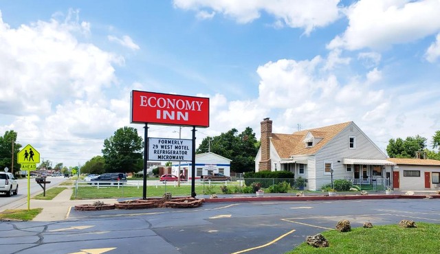 Economy Inn in Taylorville