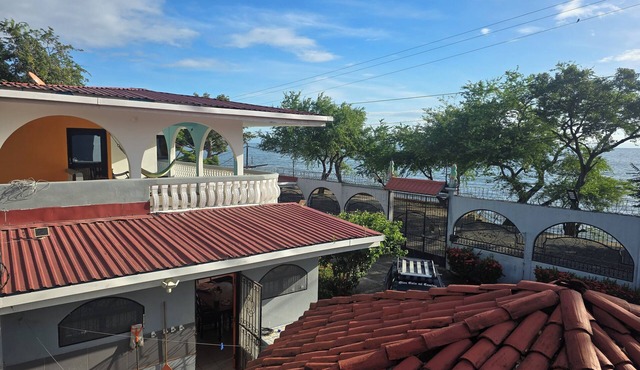 El Shaddai Retreat – Lakeside Getaway Peaceful lakefront home in Granada