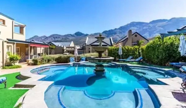 Elegant and Spacious 2-Bedroom Villa in L’Ermitage in Cape Town
