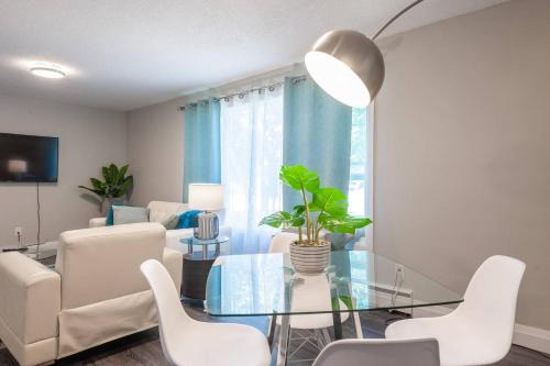 ENTIRE BACHELOR UNIT EN-SUITE ENSUITE UPTOWN WATERLOO - e2 in Waterloo