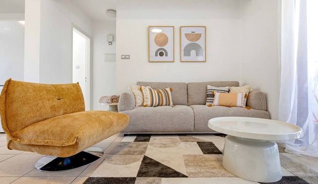 Erato Gardens Modern Apartment By VICHY Holidays