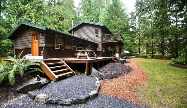 Escape to the Forest in this Custom Mt. Baker Home with HOT TUB! in Deming