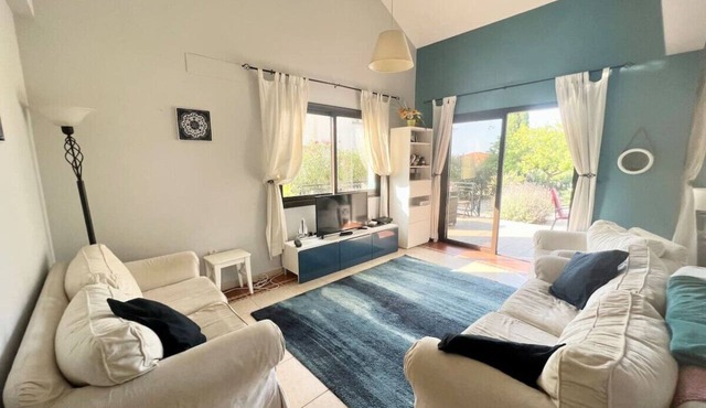 Escape to The Retreat -3 bed Villa, private fenced pool