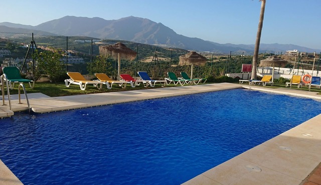 Estrella de la Bahia Penthouse with 4 terraces, communal pool, 300m to the beach in Bahía de Casares