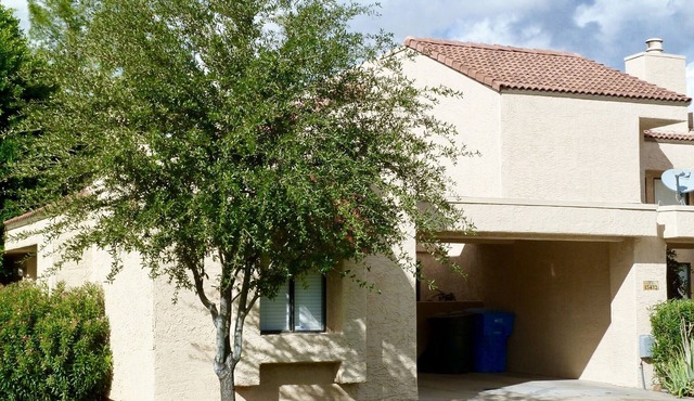 Fall & Winter SPECIALS: Over the Moon in this comfy Moon Valley Condo! Pool Spa in Phoenix