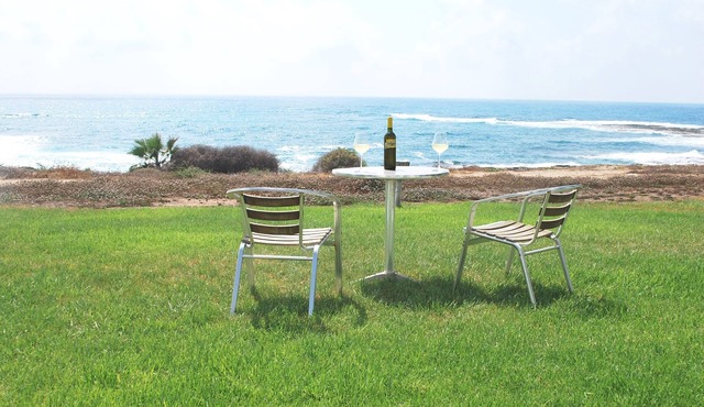 First Line Peaceful location Private Large HEATED POOL, Villas for Groups in Kissonerga