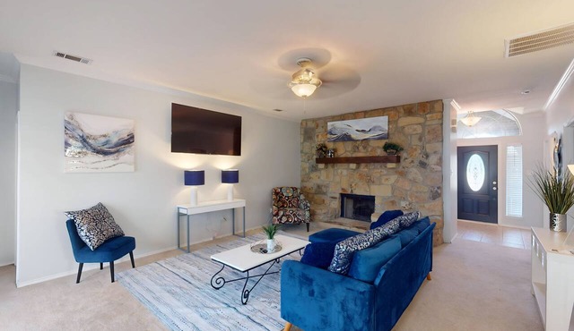 FL001 | Flower Mound Home | 3BD | Yard | Workspace in Flower Mound