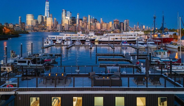 FLOHOM 16 Luxe Houseboat with Manhattan Skyline VIews in Jersey City