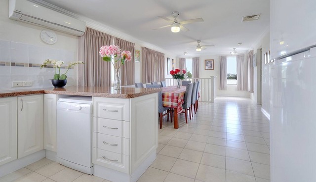 For Non Smokers Only- A Cosy Home Central to Everything in Perth in Bayswater