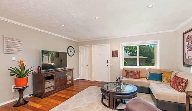 Fully Furnished 2BR Extended Stay Near UCSD & Scripps. Private Patio & Spa Bath in San Diego